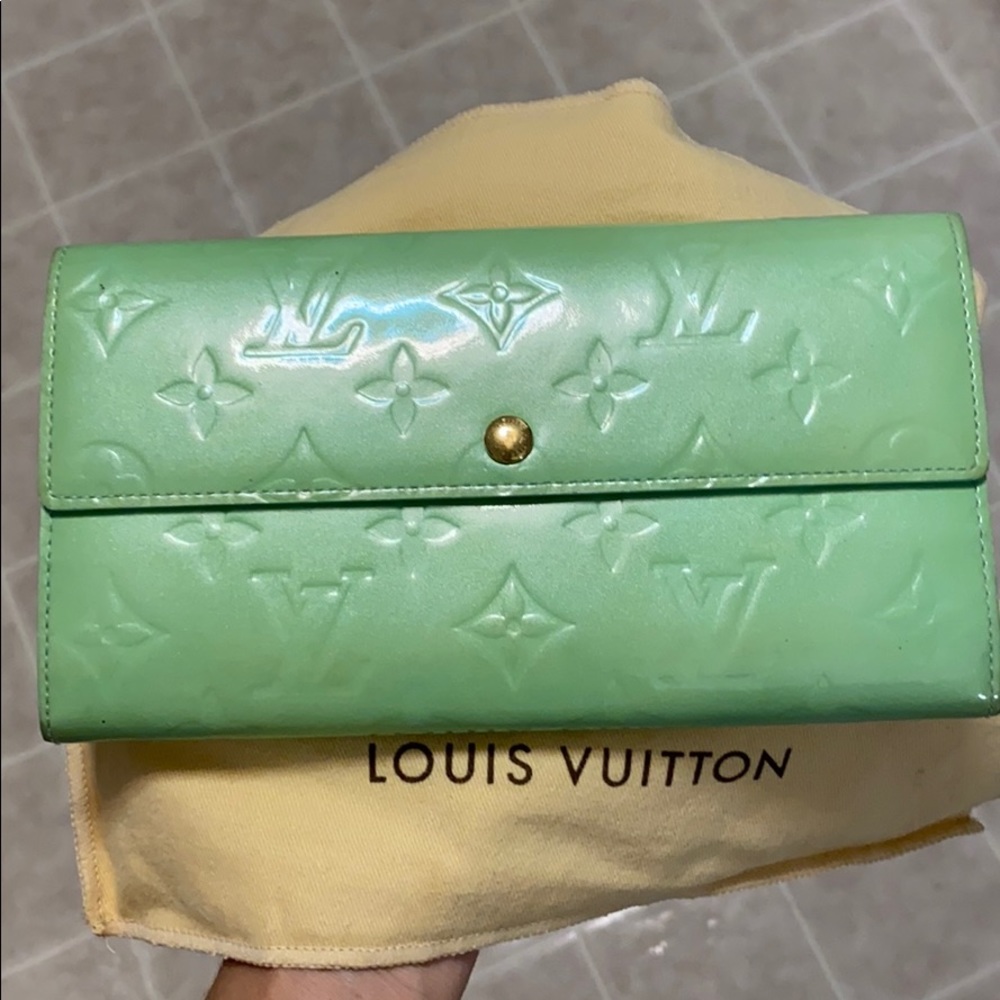💯 Authentic Louis Vuitton wallet